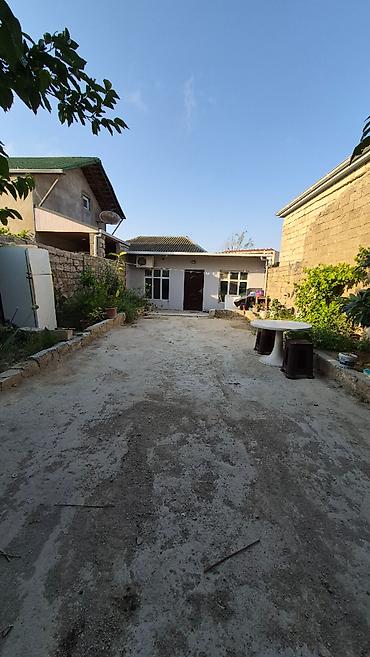 heyet evler: Hövsan qəs. 5 otaqlı, 87 kv. m, Kredit yoxdur, Orta təmir — 8