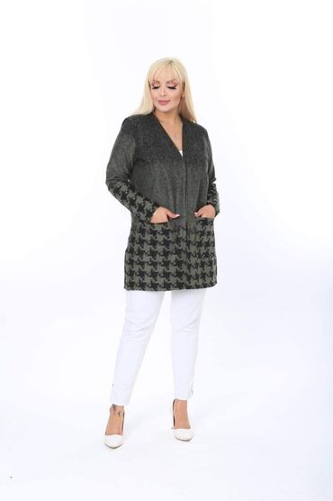 Kaputi: Kardigani Xl do 4xl
3200 — 5