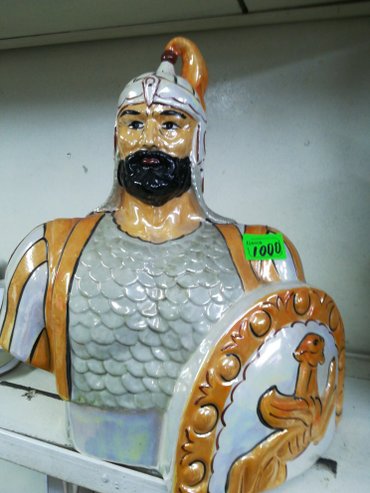 русский национальный костюм: Продаю фарфоровую статую казахского национального героя Карасай