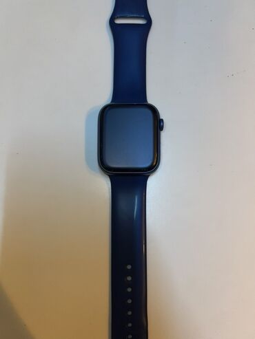 Kişi ayaqqabıları: Məhsul: Apple Watch 7 45mm Ideal veziyetdedir. Ekranda plyonka var