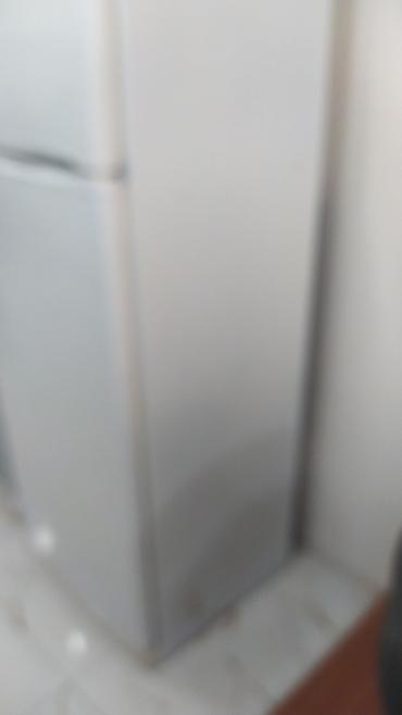 Indesit iki qapılı soyuducu - Rəng: ağ - Yuxarıda ayrıca dondurucu