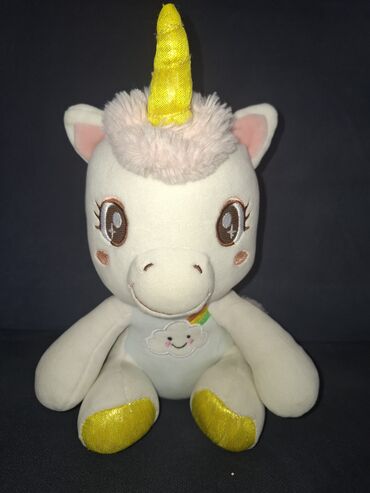 школьная форма новая: Игрушка единорог. Брали за 700 сом. Продадим за 250 сом