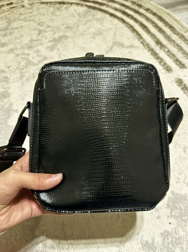 прокат национальных костюмов для детей: Сумка через плечо, черная, с фактурой под рептилию. Характеристики: -