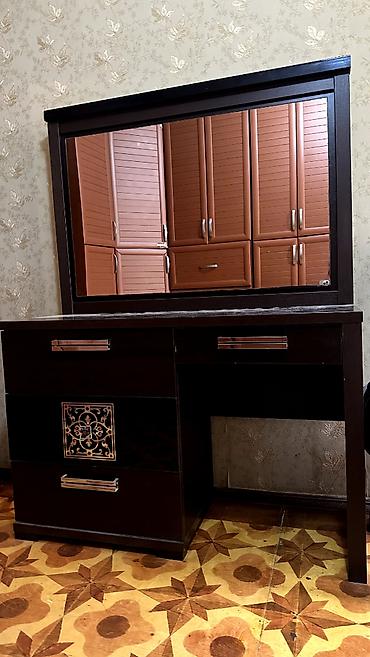 bedroom: Güzgülü termo və asılqanlı ayaqqabılıq satılır. İkisi bir yerdə — 2