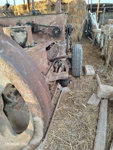 Traktorlar: MTZ tipli təkərli traktor və arxasında ot‑saman pressi Texniki — 10