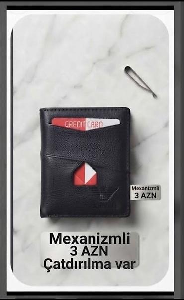 Portmone, pulqabıları: Mexanizimli kartlıq – qara rəngdə, kompakt dizayn. Üst hissədə kart — 1
