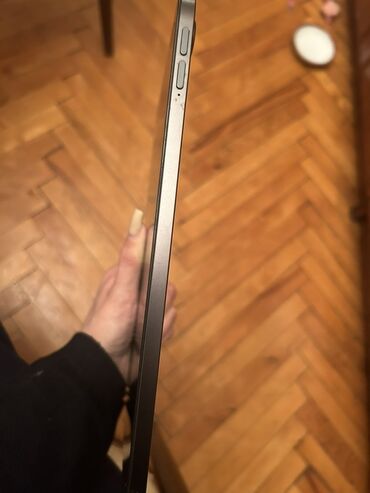 Modio: Modio planşet Xüsusiyyətlər: - Qara rəngdə, nazik alüminium gövdə — 4