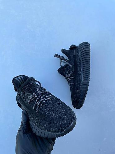 cros: Adidas Yeezy patike

Novo
Brojevi 36 do 46

fb Moja Kupovina 1 — 1