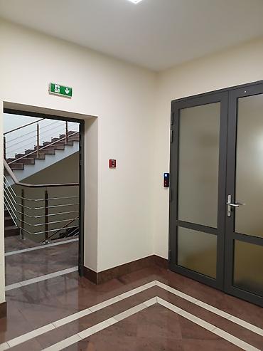 Аренда офисов: Аренда офисов, 404 м², В бизнес центре, 1 линия — 12