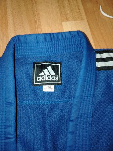 Kurtkalar: Adidas cüdo forması – mavi rəngdə, IJF (International Judo Federation)