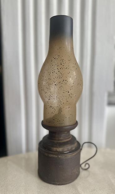 керосиновая лампа: Dekorativ lampa Köhnə tipli kerosin lampa dekoru Təsvir: - Korpus — 1