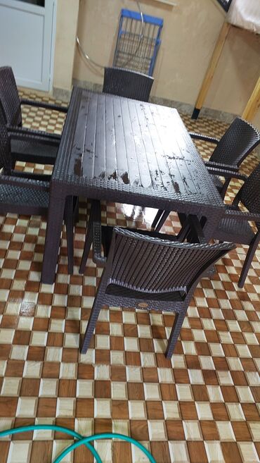 işlənmiş demir qapilar: Balkon üçün, Yeni, Açılmayan, Kvadrat masa, 6 stul