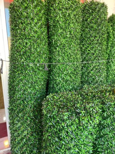 hasar ustu jaluzler: Məhsul: Süni yaşıl hasar/çit örtüyü (rulon şəklində) Təsvir: - Rulon