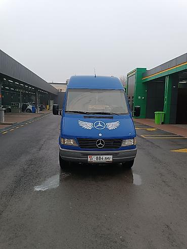 Аренда фургона: Mercedes‑Benz Sprinter — цельнометаллический фургон синего цвета с — 9