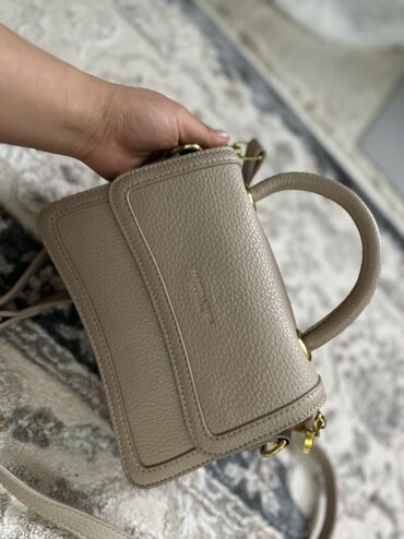 Другая женская одежда: Продаю женские одежды 1) Пальто альпака р50 новое 2500с 2) куртка р — 8