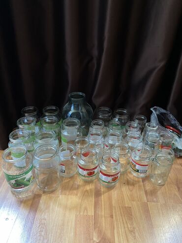 бутыль стеклянная 50 литров: Даром, стеклянные банки из под солений, томатов кофе. Без сколов с