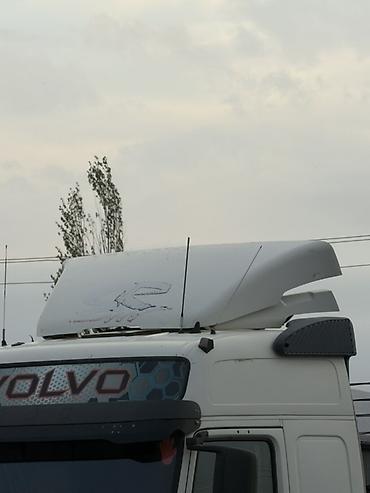 Аэродинамический спойлер (ветровой козырёк) на крышу грузовика Volvo at lalafo.kg Аэродинамический спойлер (ветровой козырёк) на крышу грузовика Volvo