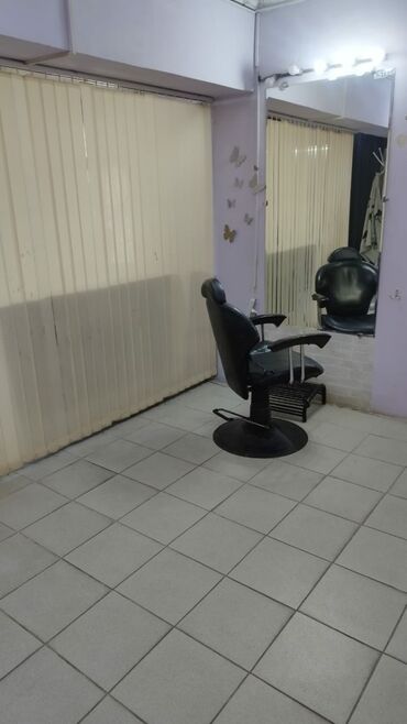 парикмахерские салоны: Сдается действующая парикмахерская с оборудованием,на долгий срок,3