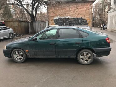 Toyota: Toyota Avensis: 2001 г., 1.8 л, Автомат, Бензин, Хэтчбэк
