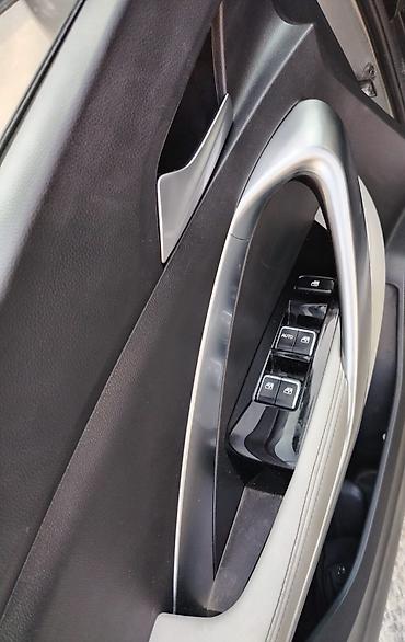 Chevrolet: Chevrolet Captiva Premier – gümüşü rəngdə, müasir və geniş krossover — 5