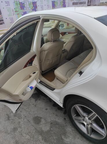 Mercedes-Benz: Mercedes-Benz E 240: 2.6 l | 2003 il Sedan — 9