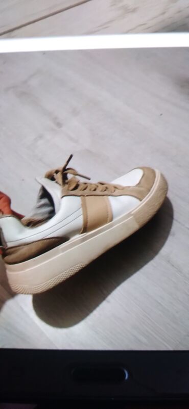 Women's Sneakers and athletic shoes: Кроссы 39./5 — 17