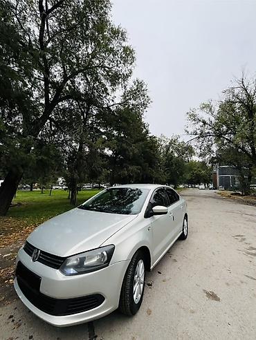 Volkswagen Polo: 2011 г., 1.6 л, Механика, Бензин, Седан