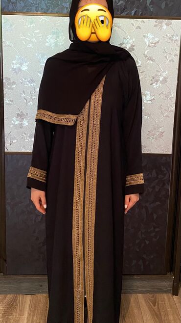платье одежда: Абая-хиджаб с платком 
Абсолютно новое привезли с ОАЭ