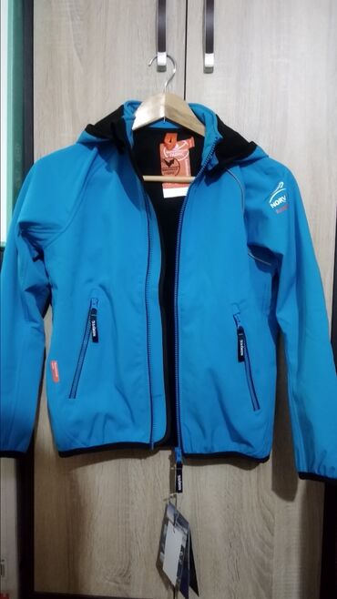 пиджак голубой: Новая. Рост 140-146 см. Цена 5000 сом