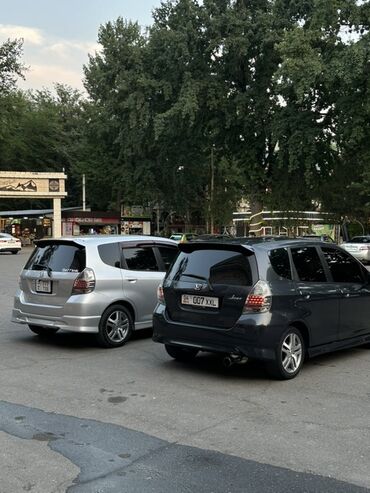 бампер фит ария: Honda Jazz: 2008 г., 1.5 л, Вариатор, Бензин, Седан