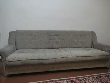прямой диван: Прямой диван, цвет - Бежевый, Б/у