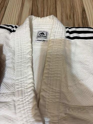 boks əlçək: İdman dəsti – döyüş növləri üçün Komplektin tərkibi: - Adidas Judo — 2