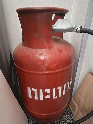 пропись: Газовый баллон красного цвета с подключённым редуктором и шлангом — 1
