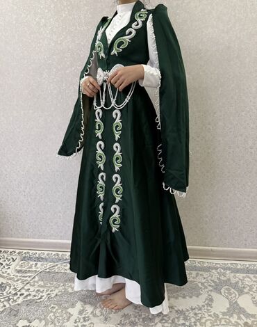 Вечерние платья: Сдается в аренду Элегантное национальное платье в темно‑зеленом — 3