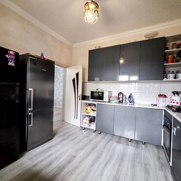 Həyət evləri və villaların satışı: Satılır: həyət evi - Planlaşdırma: geniş zal, ayrı mətbəx, bir — 4