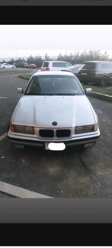 islenmis avtomobiller: BMW 318: 1.8 l | 1994 il Sedan
