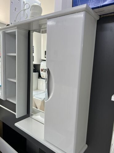 металлические шкафы для одежды: Жуунуучу бөлмө үчүн шкаф, Күзгүсү менен