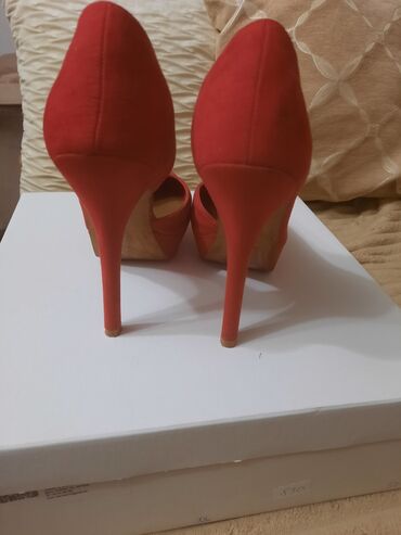 Salonke: Salonke, Bershka, 37 — 4