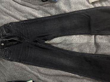 Cinslər: Stradivarius cropped flare jeans
Olcu 32 — 2