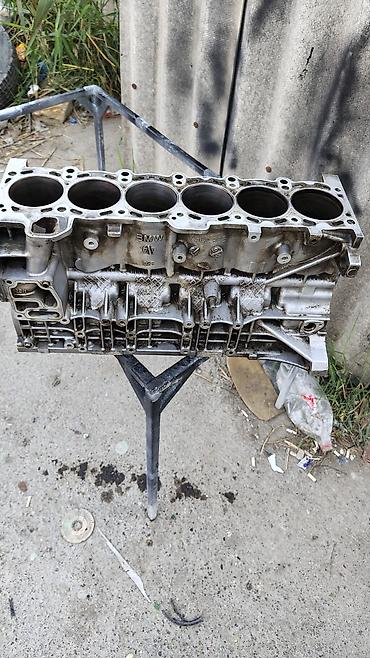 mühərrik yağları: BMW üçün 6 silindrli mühərrik bloku satılır. Şəkillərdə görünən detal — 3