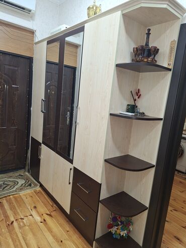 Rəflər: İşlənmiş, Açılan, 4 qapılı Düz dolab, Ayaqqabı dolabı