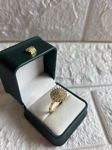 Prstenje: Zlatni prsten sa cirkonima – elegantan, moderne arhitektonske forme — 10