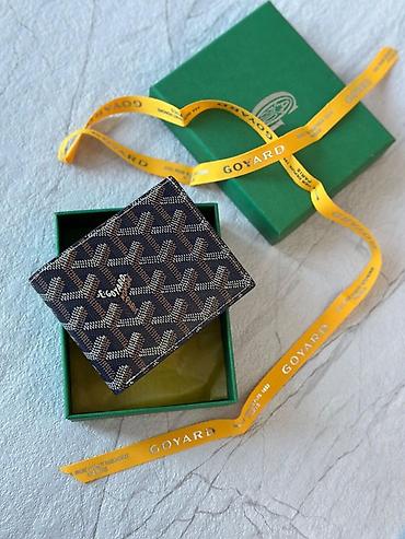 Aksesuarlar: Goyard kişi pulqabısı (klassik “Goyardine” naxışı). Originalla 1:1di — 2