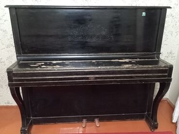 другие музыкальные инструменты: Upright piano – klassik qara korpuslu, oyma dekor elementləri ilə