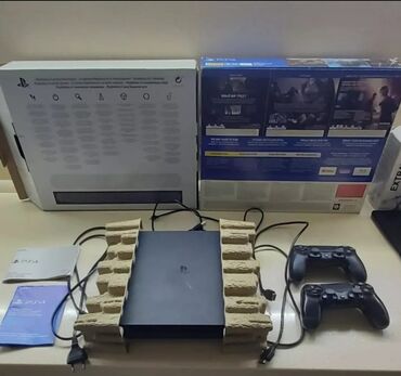 ps4 oyun disk: Vatsapa yazın zeng işləmir PS 4 Slim 550azn. 1tb 2 original dualshock
