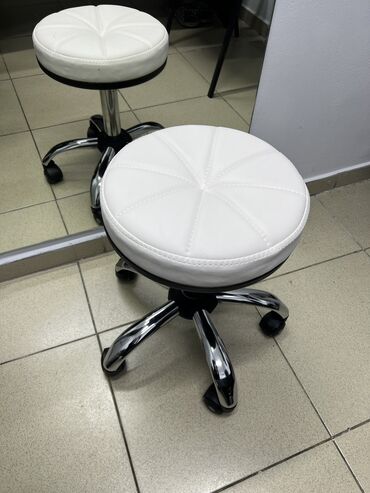 кресло для парехмахера: Продаю Абсолютно новый стул Очень удобныйсидушка комфортная