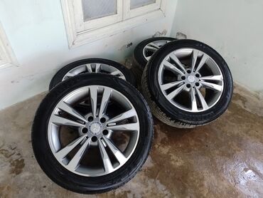 passat nece masindir: İşlənmiş Disk təkər AMG 245 / 45 / R 17, 5 Boltlu