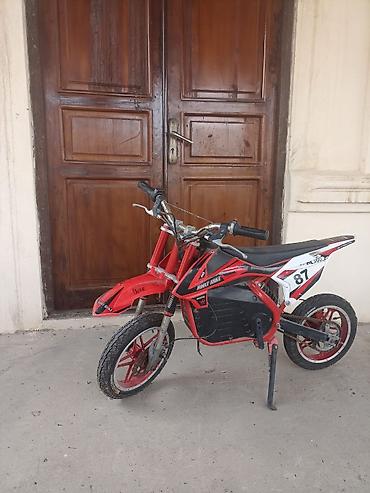 qirmizi don: Uşaq elektrik mini motosikleti – “Dirt Bike” stili - Rəng — 1