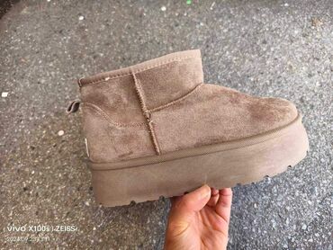 pertle za cizme: Ugg mini čizme, 41