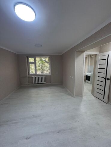 продается квартира новопавловка: 2 комнаты, 44 м², Хрущевка, 1 этаж, Евроремонт